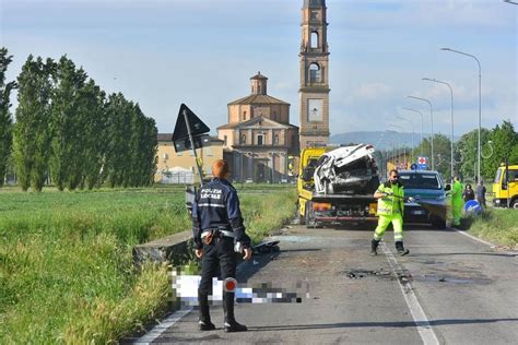 incidente montecchio emilia oggi|Reggio Emilia, morto cadendo dalla scala mentre。